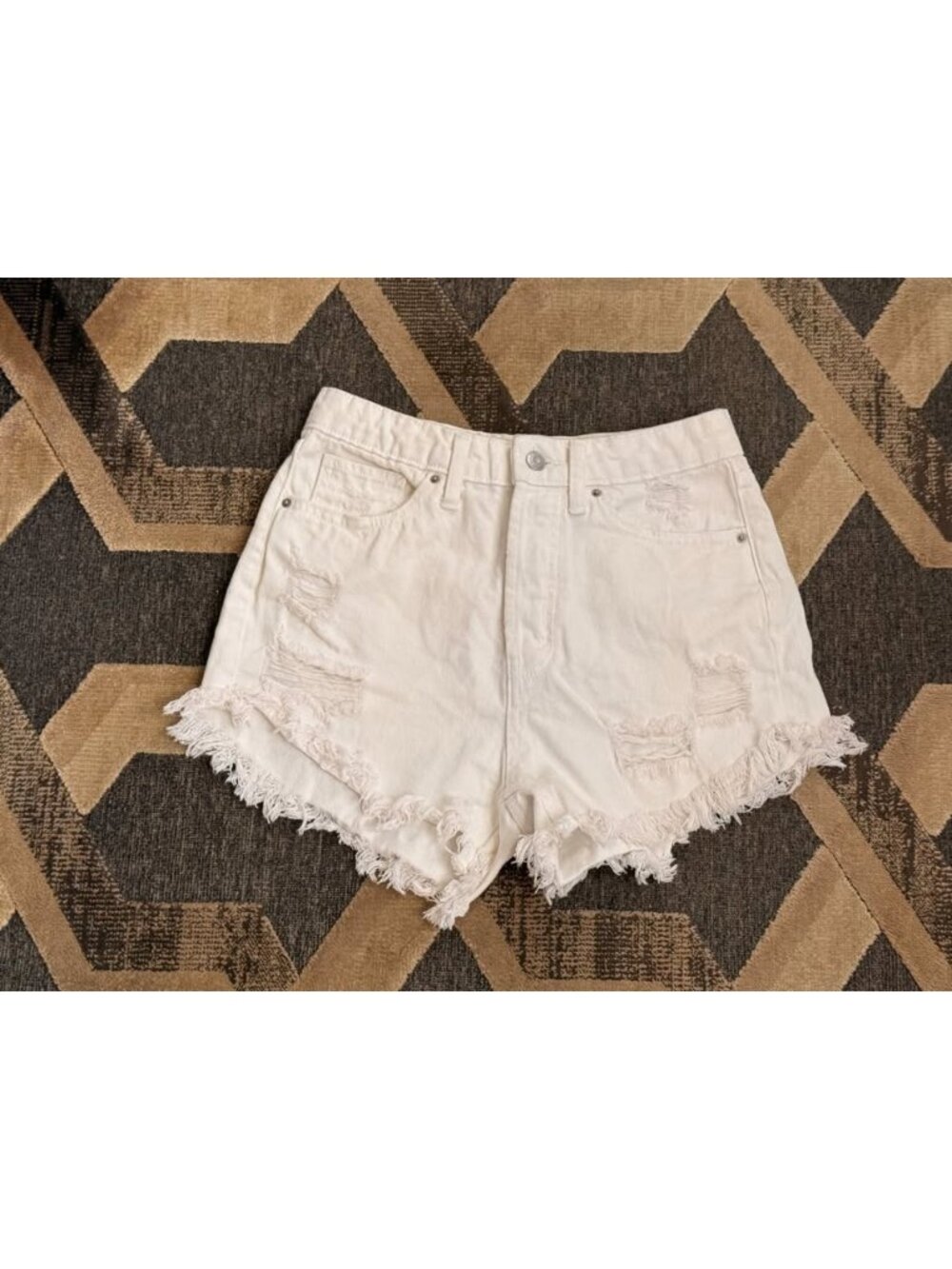 Wild Fable women's size 2 white distressed jean shorts